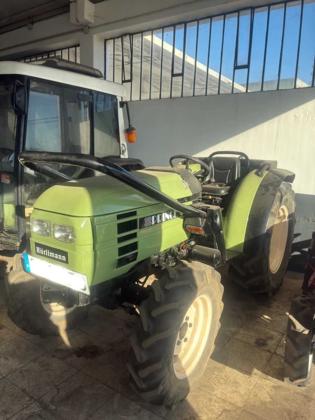 Trator Hurlimann Prince 445 usado à venda em Santo Tirso - Rui Cabo & Matos